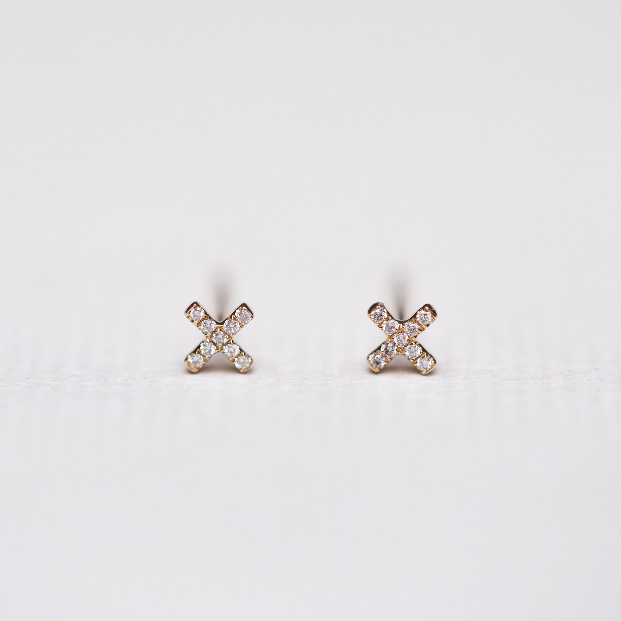 Yellow Gold Kiss Stud Earrings with Diamonds