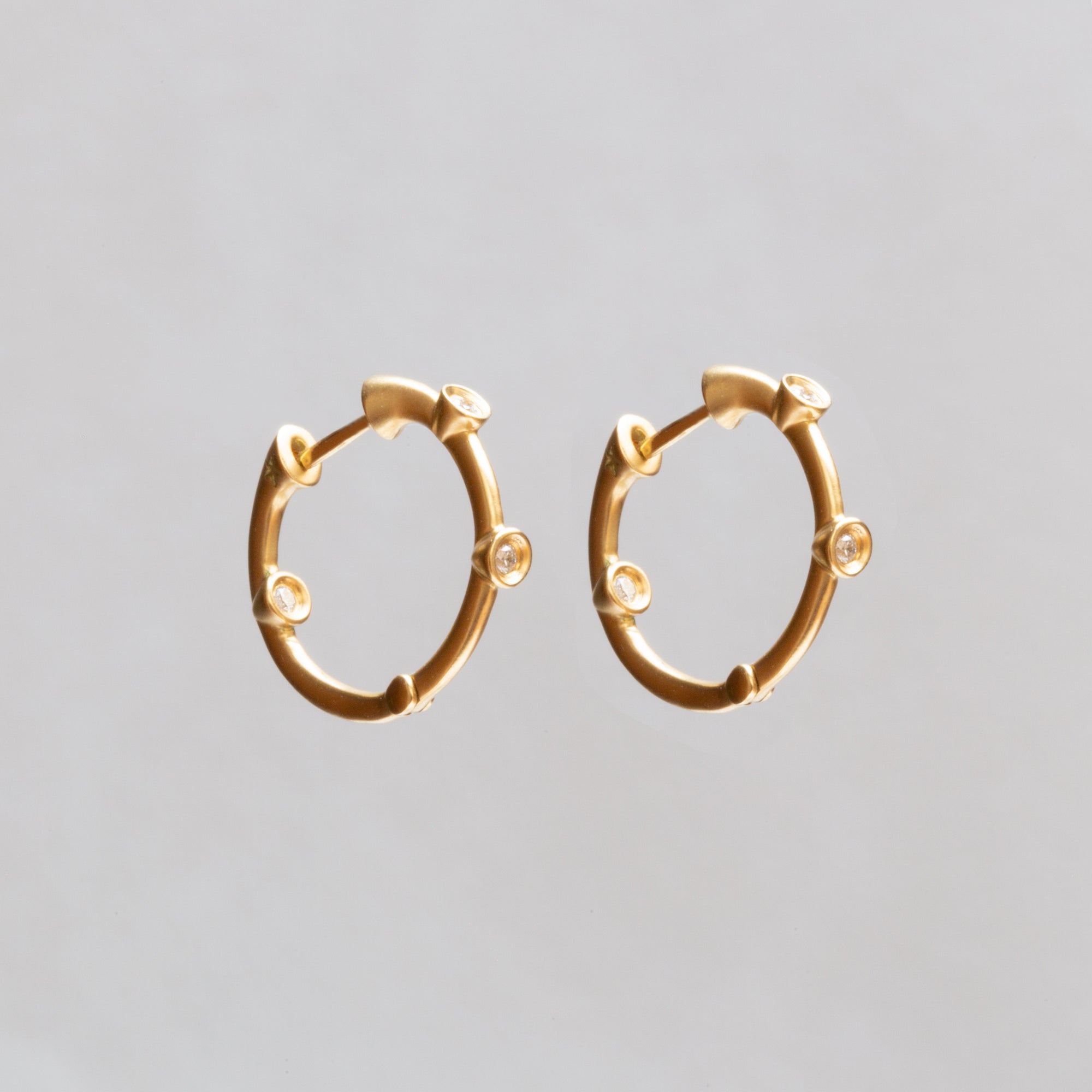 Cono Small Huggie Hoop Earrings