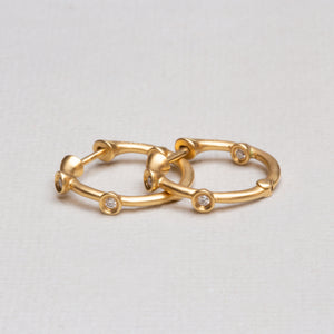 Cono Small Huggie Hoop Earrings