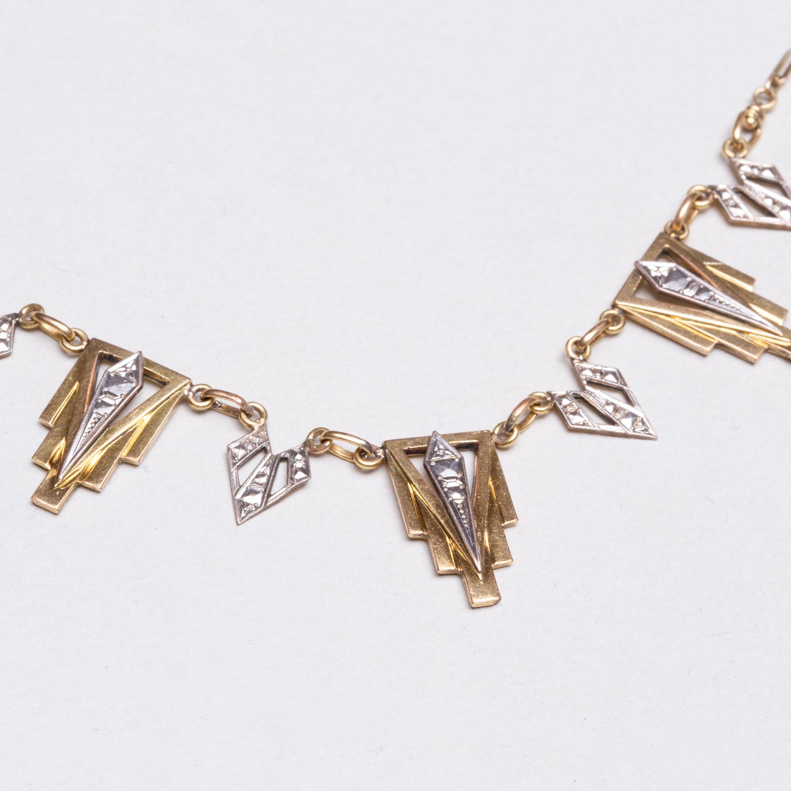 Vintage Art Deco Gold and Platinum Necklace with Diamonds