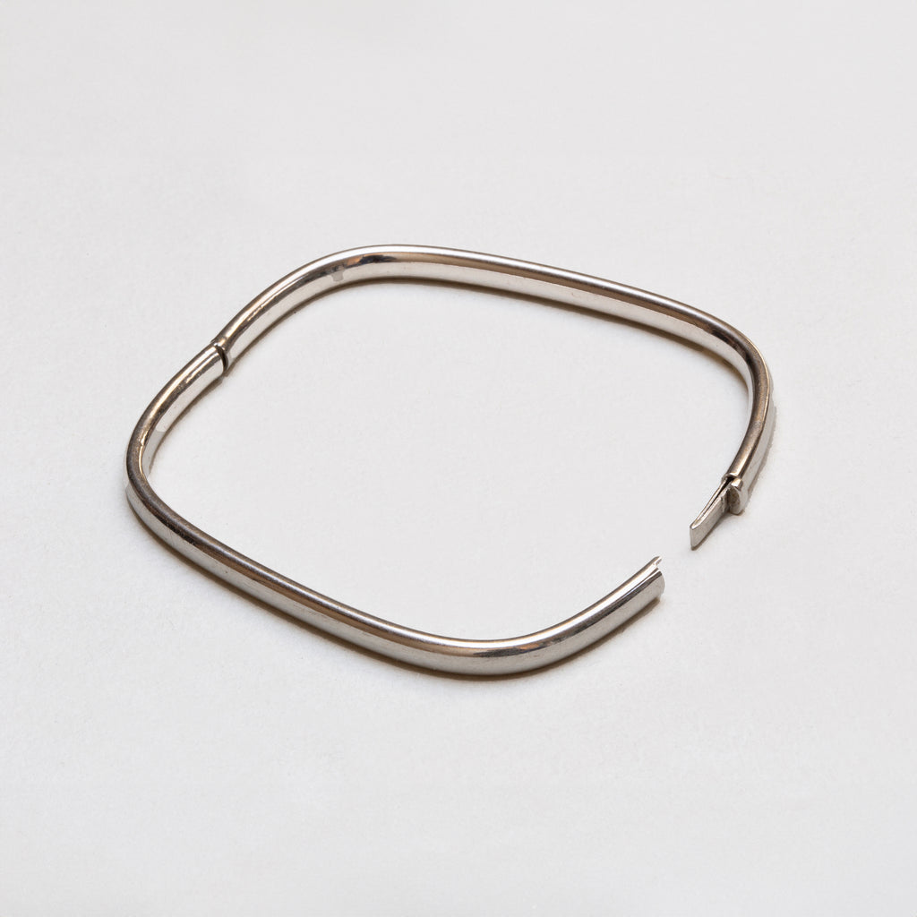 18ct White Gold Bangle Bracelet