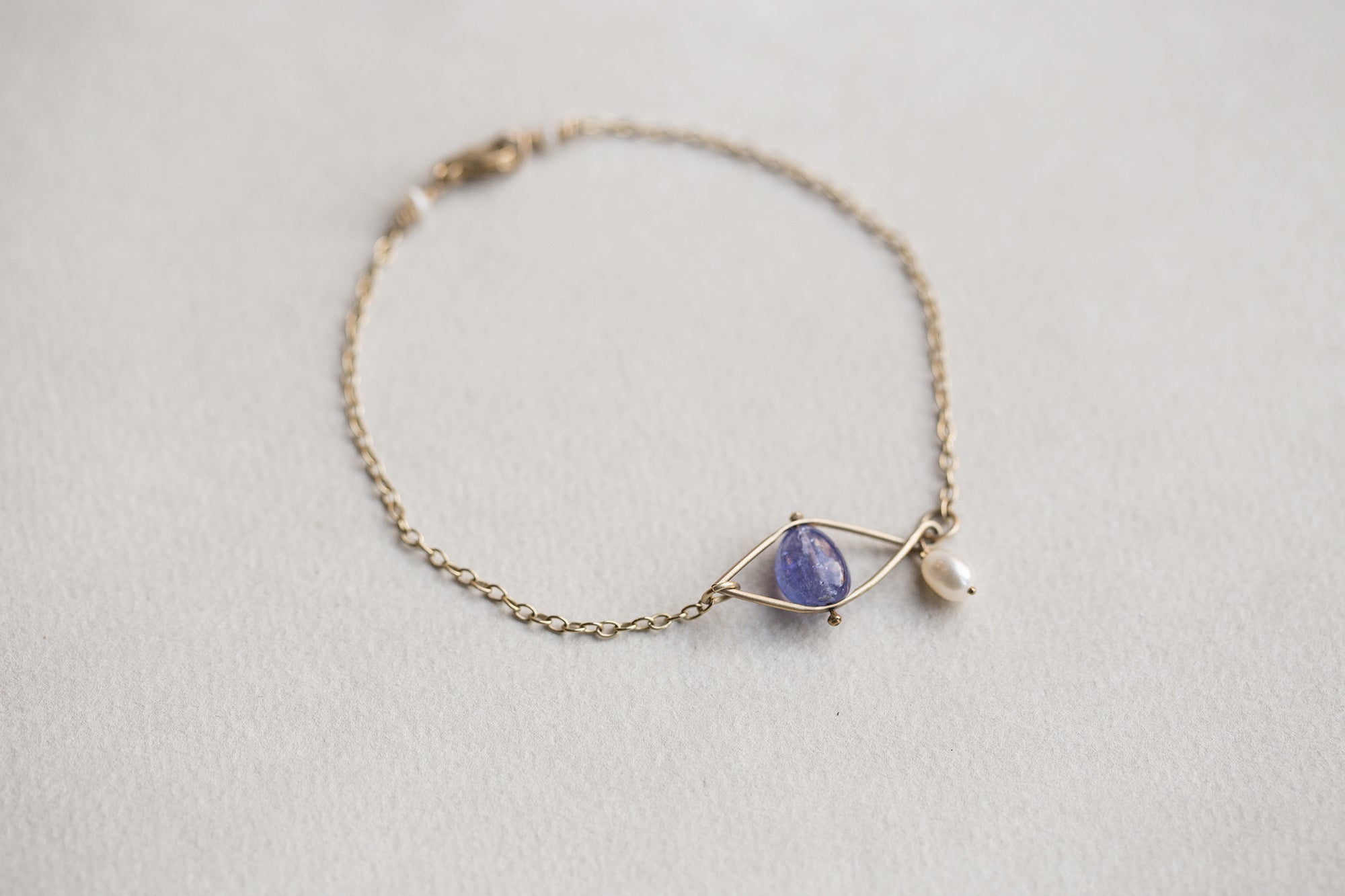 Claire van Holthe Tanzanite eye bracelet with pearl