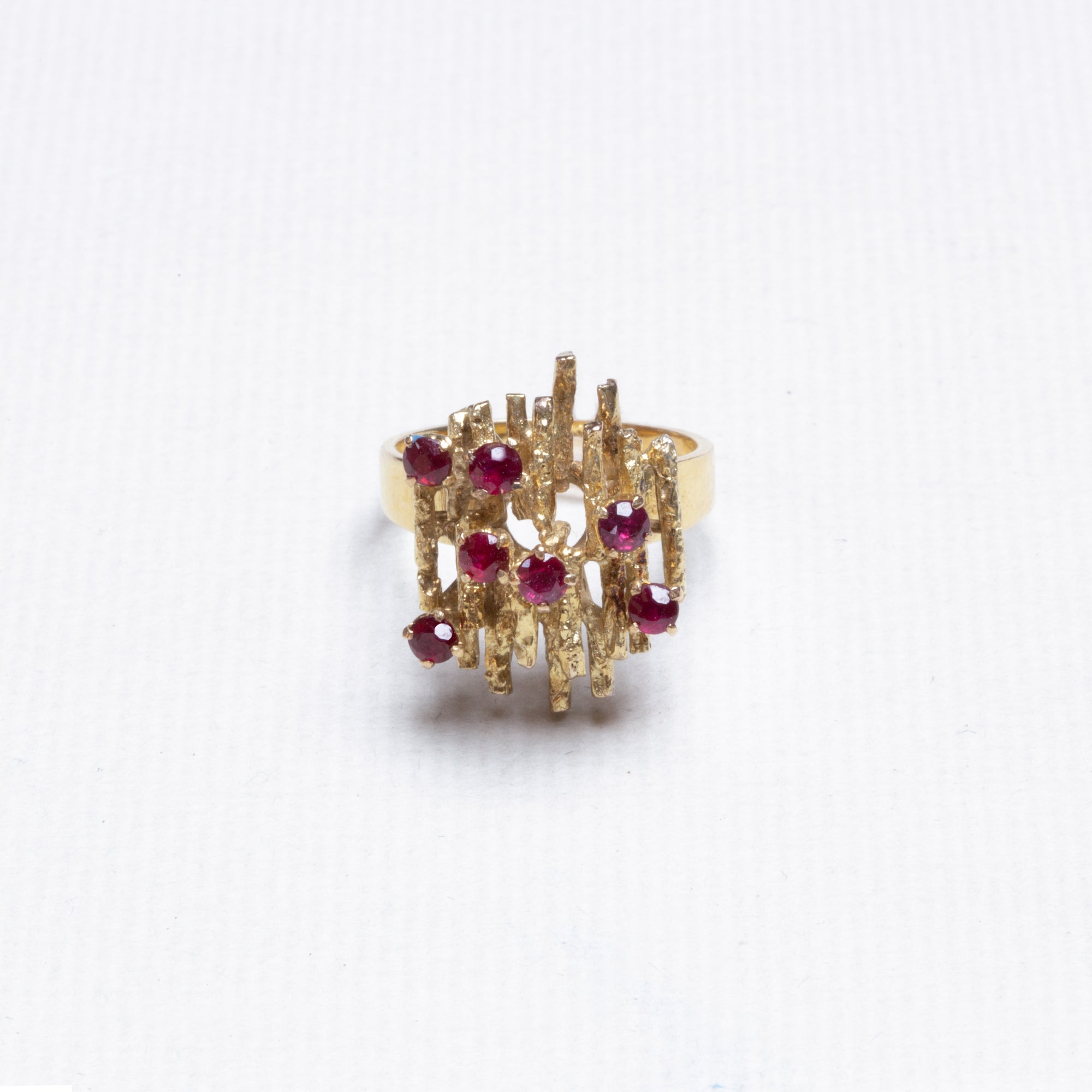 Vintage 14ct Gold Ring with Garnet