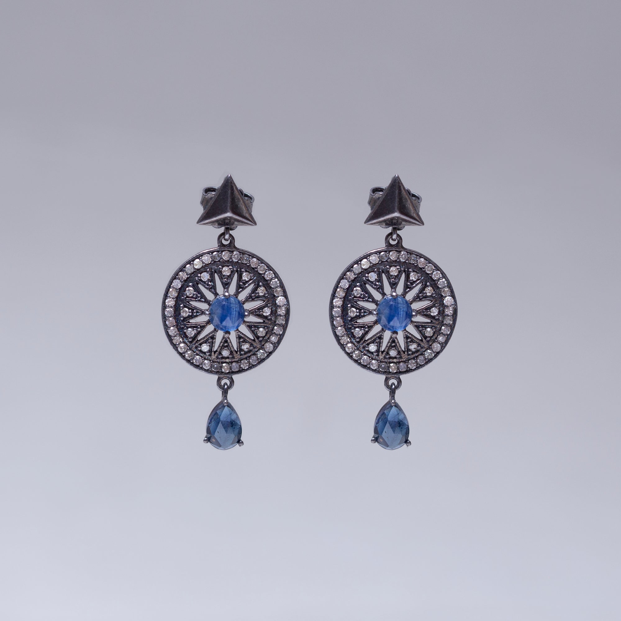 Oxdised Diamonds Stud Earring