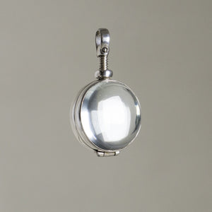 fantastic locket for fans of Victorian jewellery