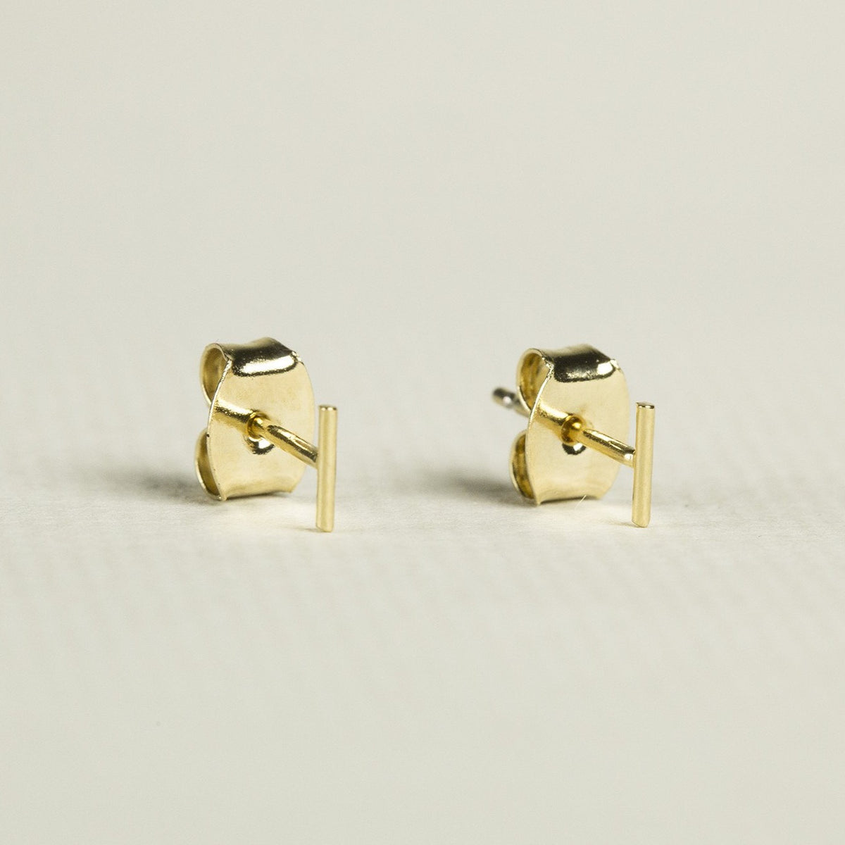 the bars are a super small, comparison can be made wth the supplied butterflies