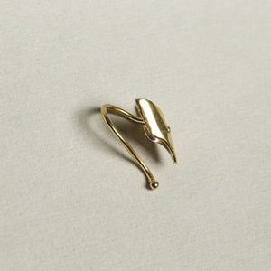 the sturdy wire is flexible enough to be adjusted to the rim of your ear
